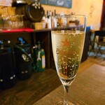 ワイン＆タパス PEQUE - 