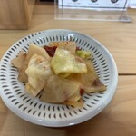 小倉うどん 助座衛門 - ☆セルフサービスのお新香①✨