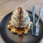 ブラウンサウンドコーヒー - モンブランワッフル（600円）
