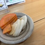 小倉うどん 助座衛門 - ☆セルフサービスのお新香②③