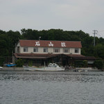 石山荘 - 船が唯一の交通手段