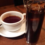 フレンチレストラン ホンダ - 左:ホットコーヒー　右:アイスコーヒー