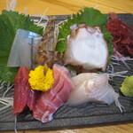 渡 - 料理写真:刺身盛り1人前