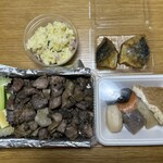 炭火焼鶏 吉松 - 日之影町の「まちなかのおかず屋」さんで買ったお惣菜を含めいい晩酌になった。
