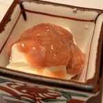 板前心 菊うら - クリームチーズの鰹塩辛のせ