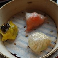 広東料理 センス - 烏賊とXO醤の蒸し餃子、ずわい蟹と海老のクリスタル蒸し餃子、トリュフときのこの蒸し餃子