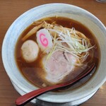 煮干しらーめん（750円）、味付玉子（150円）