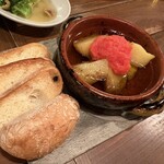 Italian Kitchen VANSAN - たらことホクホクジャガイモのアヒージョ＋バケット