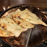 Tiffin by La Sala - ナンもとても美味。