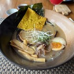 YOi Japanese Restaurant - 豚骨ラーメン（不思議なスナック入り）