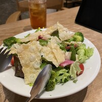 くし路 KITTE丸の内店 - ホタテサラダ