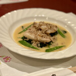 狐狸庵 - ★平目のベルモット蒸しフローレンス風
      美味すぎて、ここら辺で既にフランスパン2本消えてるw
      上品さの欠片も無い俺ら...( ´ㅁ` ;)