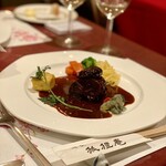 狐狸庵 - ★和牛ホ市肉のブルゴーニュ風
      ブルゴーニュの意味はよく分からんが...
      兎に角絶品なのは間違いなしっ！
      ナイフ使わんでも解ける位なホロホロ肉♪
      極ウマ♡