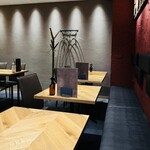 暁タップス - テーブル席