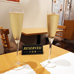 スチュディオ イグレック - 電話をしてうかがったら、予約席の札が。ちょっとうれしくなります