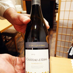 スチュディオ イグレック - いつもはいちばん安い赤ワインのボトルを頼むところを、今回はオススメをいただきました。開店をされた際に仕込んだ思い入れのあるワインとのこと。美味しくいただきました