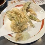 櫻バー - 春の山菜天ぷら盛合せ(ふきのとう、コゴミ、タラの芽、舞茸、ウド、菜の花)