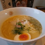 ラーメンにっこう - 鶏白湯【塩】（斜上から）
