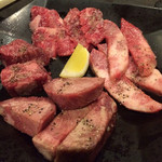 Yakiniku Dainingu Shakkou - 厚切り牛タン  カイノミ  カルビ