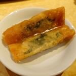 中華料理福臨門 - 海老入り大葉巻き、取り分けたところ