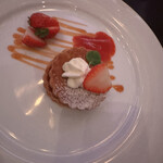 フレンチ キッチン - 紅茶のミルフィーコ
      キャラメルソース いちご