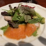ビストロます家 - サーモンとタコ、アボカドの地中海サラダ