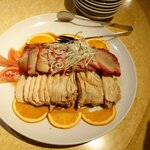 中華料理福臨門 - 三種冷菜の盛り合わせ　蒸し鶏、チャーシュー、ピータン