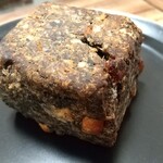 UTSUBO BAKERY PANENA - 黒ごまとホワイトチョコのスコーン