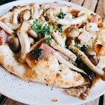 再度山荘 - きのこピザ