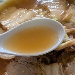 松食堂 - 豚骨ベースのスープ