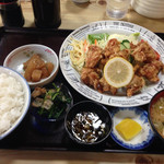 満月食堂 - とりのから揚げ定食900円