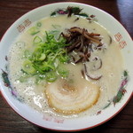 博多ラーメン 山桜 - 2014年7月21日(月・祝)　ラーメン(620円)はりがね