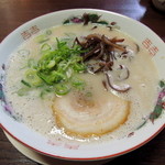 博多ラーメン 山桜 - 2014年7月21日(月・祝)　ラーメン(620円)はりがね