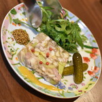 ワインバー バッカス - コラーゲン爆弾！豚足とミミガーのテリーヌ（１，２００円）２０２５年３月