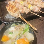 肴や せりお - 手前が牛すじ塩煮込み。さっぱりとうまし！