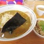 ハルピンラーメン - ハルピンラーメン、子豚飯