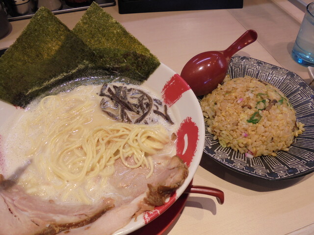 Tonkotsu Menya Ichibanken Okazaki Rokumei Efushi Ten