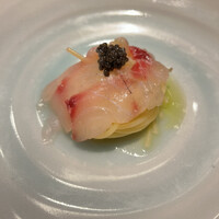 RISTORANTE IL NODO - CARPACCIO 三崎の黒鯛のカルパッチョ、スパゲティーニ、鶏節の出し、キャビア