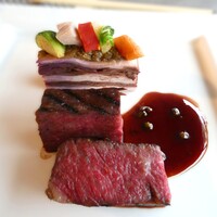 ルアン 鮒鶴京都鴨川リゾート - 黒毛和牛ロース肉のグリエ　紫芋と蕪のミルフィーユ　　　　　　　　　　　　　　　　　　　　　　　山椒ソース　紫芋のミルフィーユ　　