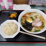 支那そば 大陸 - ワンタン麺セット。