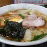 支那そば 大陸 - ワンタン麺。