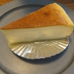 門洋菓子店 - スフレチーズケーキ

Dancyuに掲載された時より、
心なしかレモンの酸味が強くなったような。
