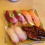 富梅 - 名物鰻、サーモン、カンパチ、鰹
      
