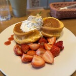 SUNNY KITCHEN - 2種いちごのパンケーキ