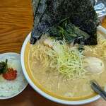カマリヤ 大将 - ラーメン（中）＋味付玉子＋のり増＋小ライス