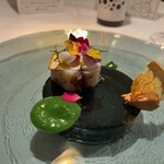 ジュエーメ - あんこう、菜の花のピュレ、はっさくのチップ、あんきもクリーム
