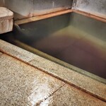 若松屋 村井六助 - 家族風呂の浴槽は2名程度