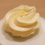 アマラントス - ディナーコース 36300円 の燻製発酵バター