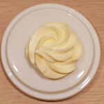 アマラントス - ディナーコース 36300円 の燻製発酵バター