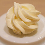 アマラントス - ディナーコース 36300円 の燻製発酵バター